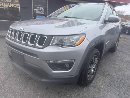 Silver 2018 Jeep Compass Latitude