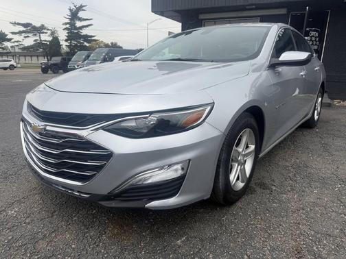 Silver Ice Metallic 2021 Chevrolet Malibu 1LS