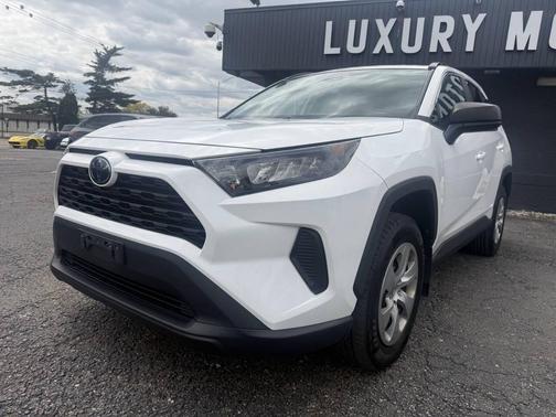 Super White 2020 Toyota RAV4 LE