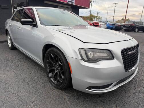 2019 Chrysler 300 Touring