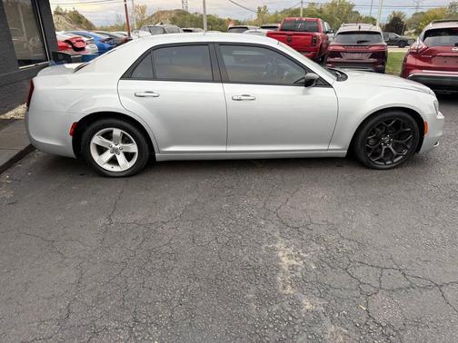 2019 Chrysler 300 Touring