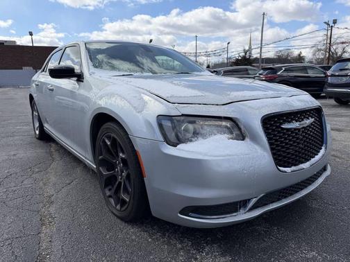 2019 Chrysler 300 Touring