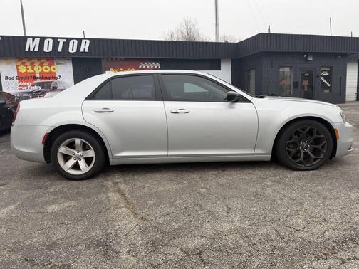 2019 Chrysler 300 Touring