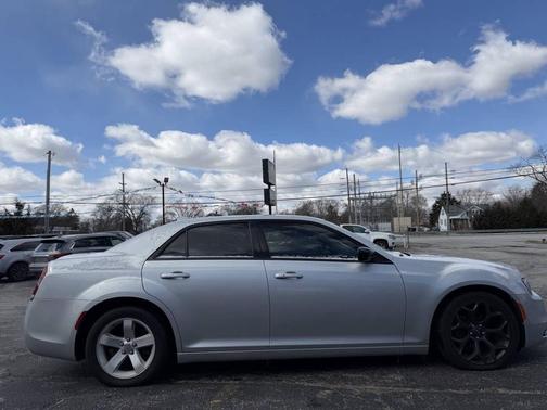 2019 Chrysler 300 Touring