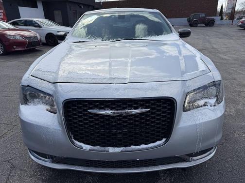 2019 Chrysler 300 Touring