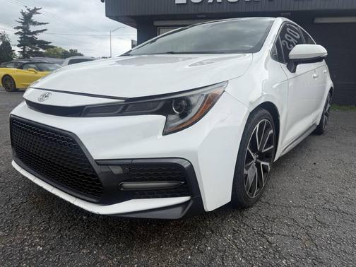 Super White 2021 Toyota Corolla SE