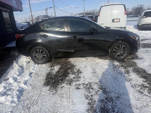 2019 Toyota Yaris Sedan LE