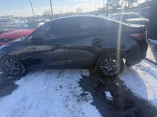 2019 Toyota Yaris Sedan LE
