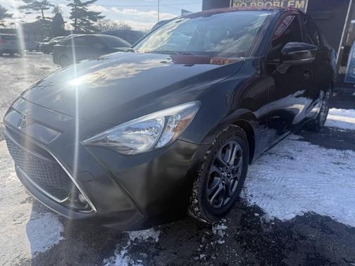 2019 Toyota Yaris Sedan LE