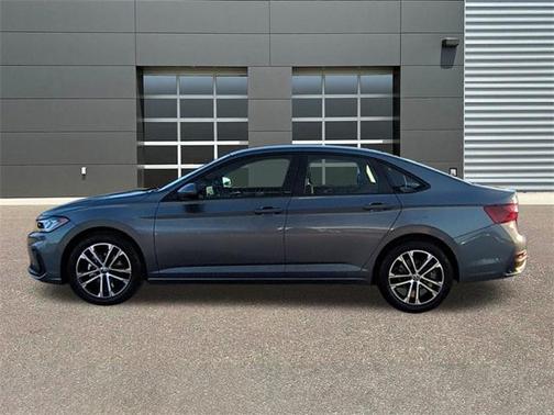 Platinum Gray Metallic 2026 Volkswagen Jetta 1.5T Sport