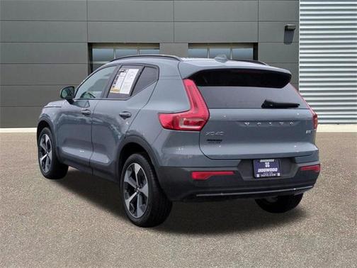 2023 Volvo XC40 B5 Plus Dark Theme