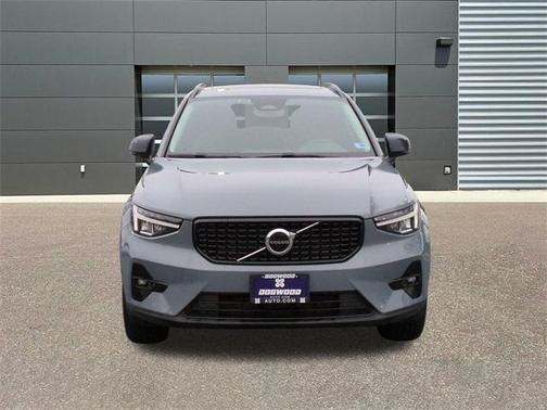 2023 Volvo XC40 B5 Plus Dark Theme