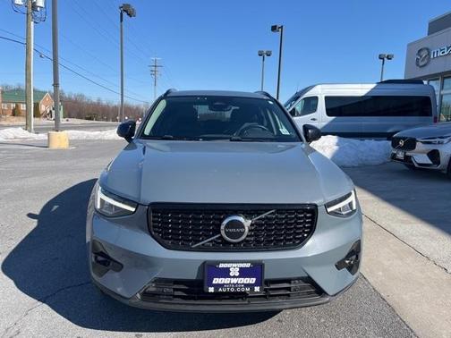 2023 Volvo XC40 B5 Plus Dark Theme