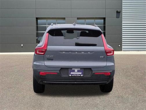 2023 Volvo XC40 B5 Plus Dark Theme