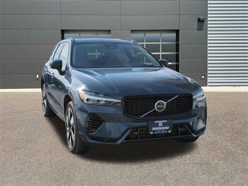 2025 Volvo XC60 Plug-In Hybrid T8 Plus