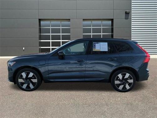 2025 Volvo XC60 Plug-In Hybrid T8 Plus