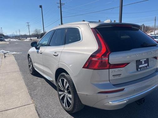 2023 Volvo XC60 B5 Ultimate Bright Theme
