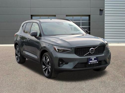 Forest Green 2026 Volvo XC40 B5 Ultra