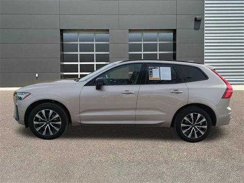 2025 Volvo XC60 B5 Plus