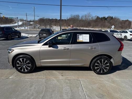 2025 Volvo XC60 B5 Plus