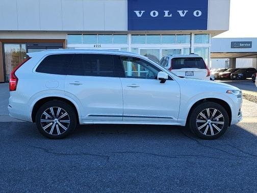 2025 Volvo XC90 B6 Plus 7-Seater