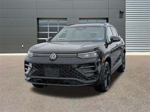Deep Black Pearl Effect 2026 Volkswagen Tiguan 2.0T SE R-Line Black