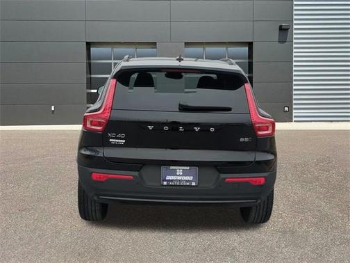 2025 Volvo XC40 B5 Plus Dark Theme