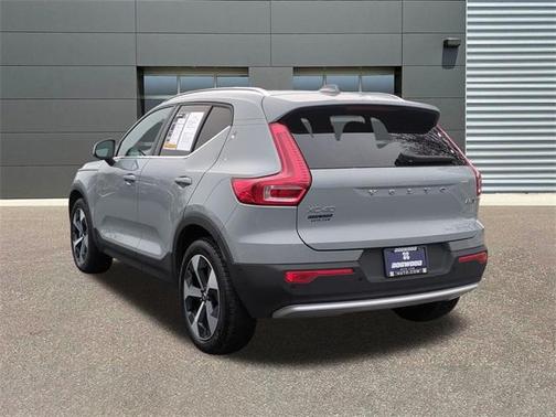 2025 Volvo XC40 B5 Plus Bright Theme