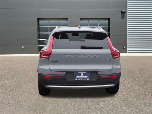 2025 Volvo XC40 B5 Plus Bright Theme