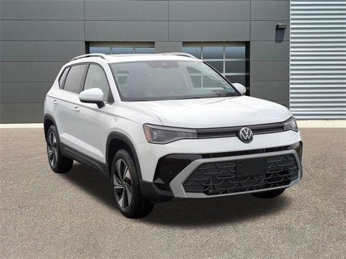 Pure White 2026 Volkswagen Taos 1.5T SE