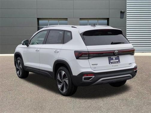 Pure White 2026 Volkswagen Taos 1.5T SE