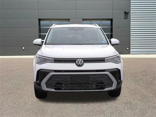 Pure White 2026 Volkswagen Taos 1.5T SE