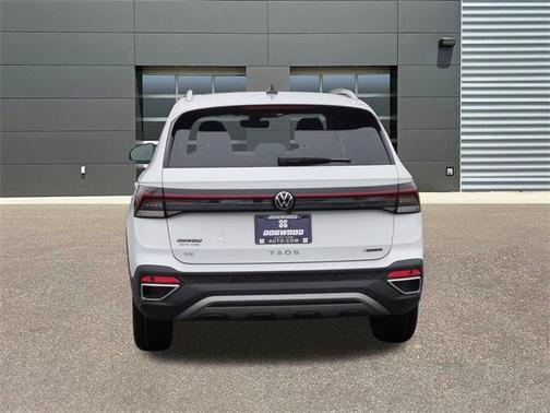Pure White 2026 Volkswagen Taos 1.5T SE