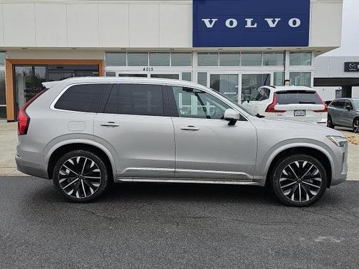 2025 Volvo XC90 B5 Plus