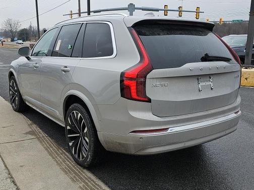 2025 Volvo XC90 B5 Plus