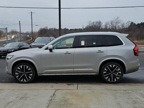 2025 Volvo XC90 B5 Plus