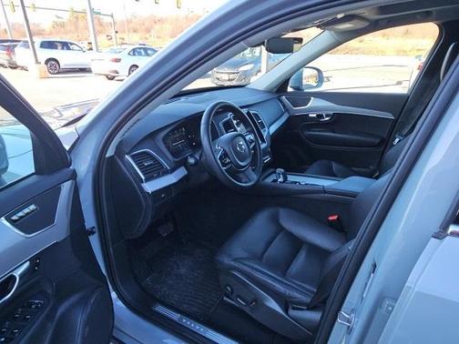 2024 Volvo XC90 B5 Core Bright Theme