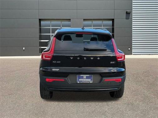 2025 Volvo XC40 B5 Plus Dark Theme