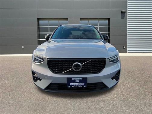 2025 Volvo XC40 B5 Plus Dark Theme