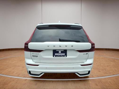 Crystal White Metallic 2026 Volvo XC60 B5 Ultra
