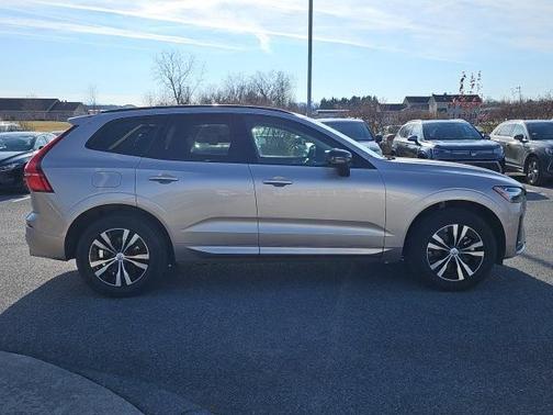 2025 Volvo XC60 B5 Core