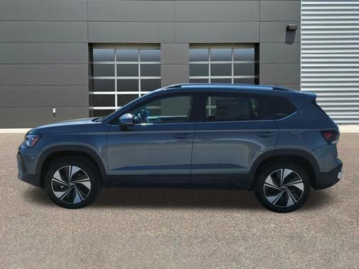 Platinum Gray Metallic 2026 Volkswagen Taos 1.5T SE