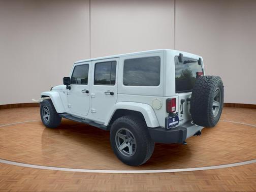 Bright White Clearcoat 2017 Jeep Wrangler Unlimited Sahara