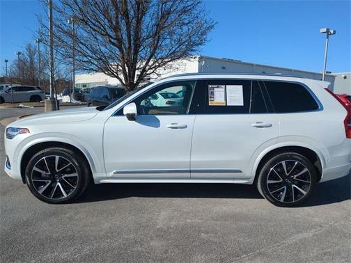 2023 Volvo XC90 B5 Plus