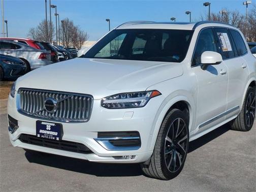2023 Volvo XC90 B5 Plus