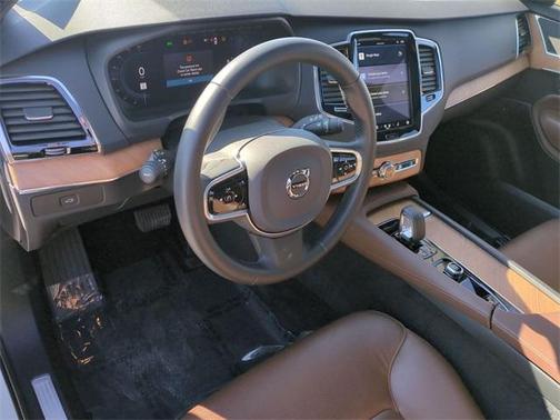 2023 Volvo XC90 B5 Plus