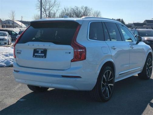 2023 Volvo XC90 B5 Plus