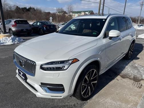 2023 Volvo XC90 B5 Plus