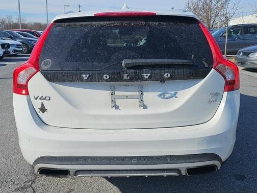 2016 Volvo V60 Cross Country T5 Platinum