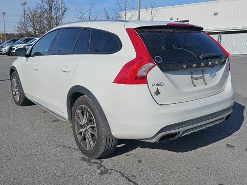 2016 Volvo V60 Cross Country T5 Platinum
